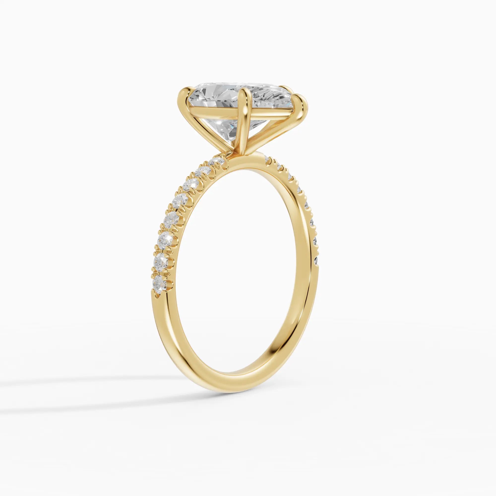 Anillo solitario corte pera medio pavé | Amour