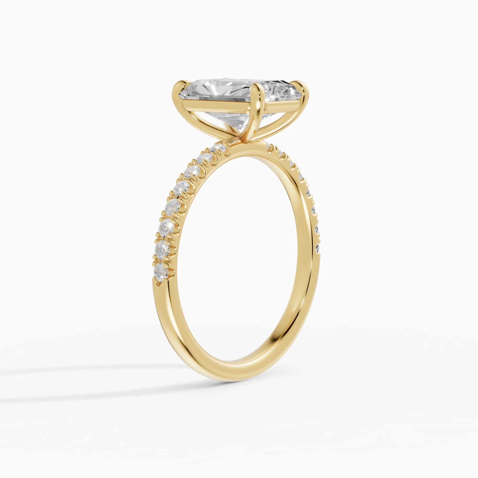 Anillo solitario corte radiante medio pavé | Sublime