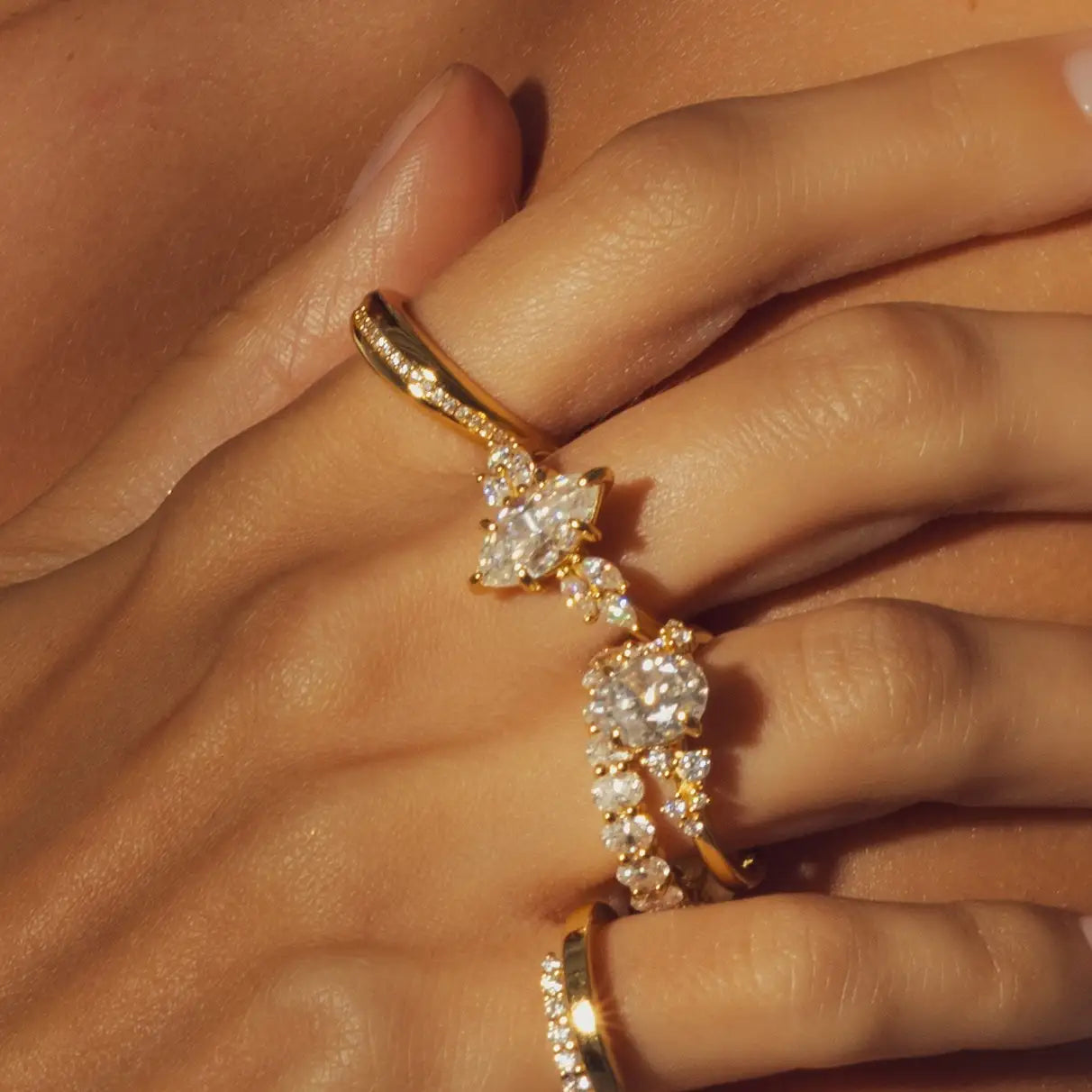 Anillo clúster oval | Valour