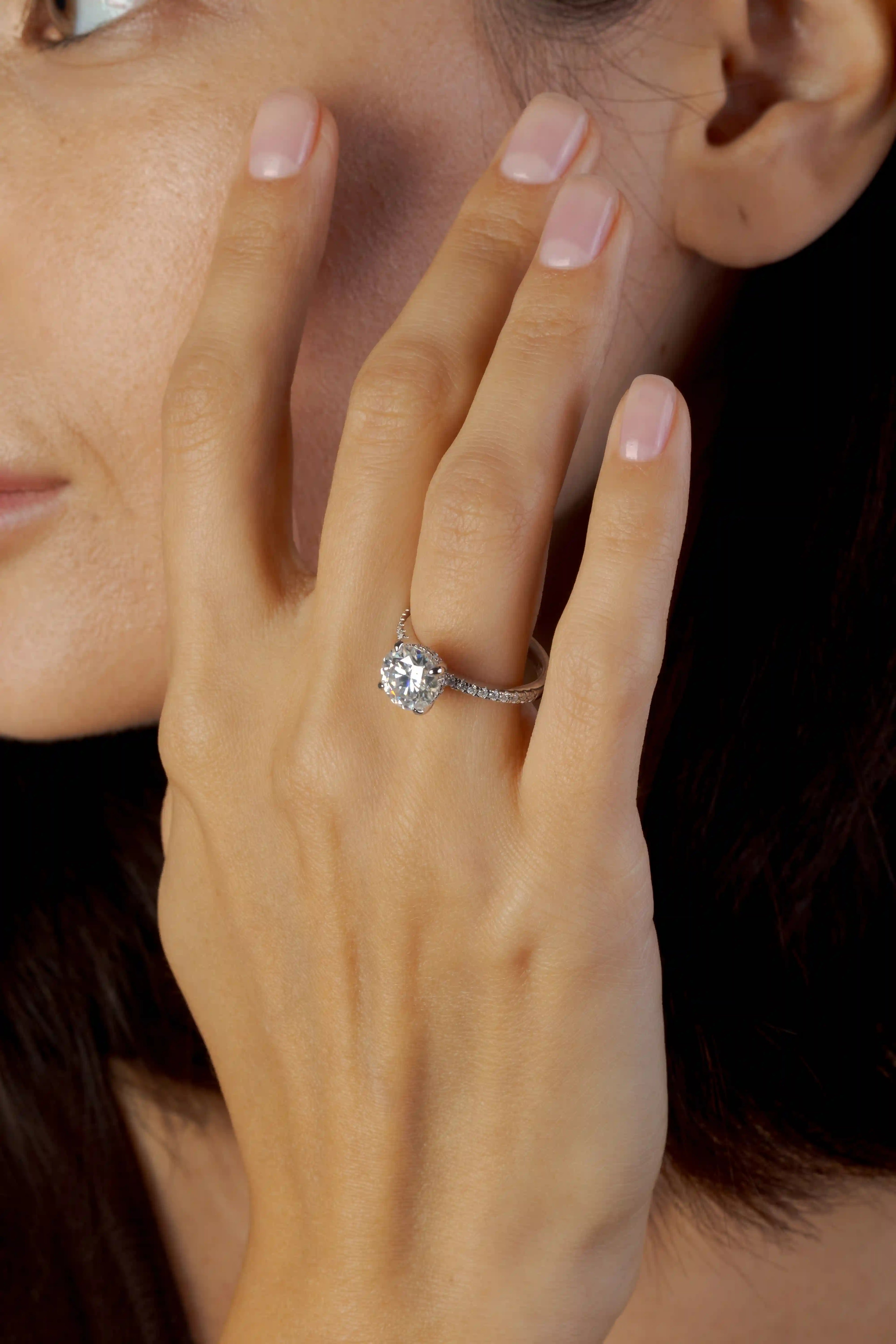 Anillo solitario corte brillante medio pavé | Noir